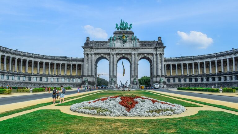 Descubre lo mejor de los Países Bajos y Bélgica en un viaje inolvidable lleno de historia, cultura y encanto europeo