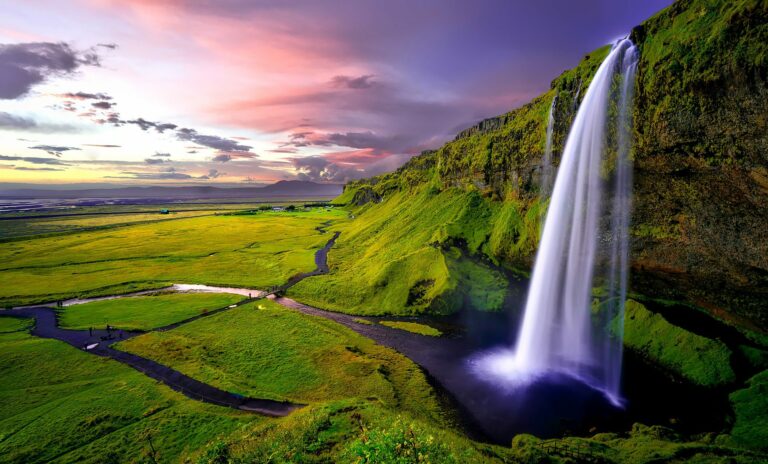 Cada rincón de Islandia le sorprenderá con sus variados paisajes