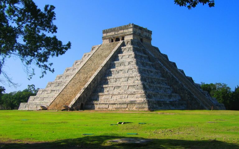 Arqueología , cultura maya y playa