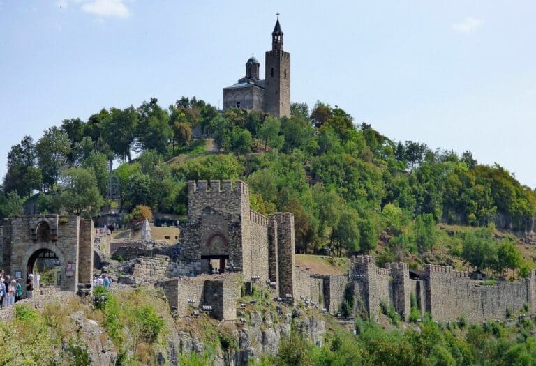 Descubre bonitos paisajes y monumentos históricos