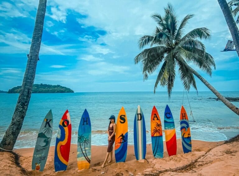 Turismo en bus terminando en una isla paradisíaca